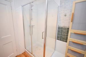 Shower room- click for photo gallery